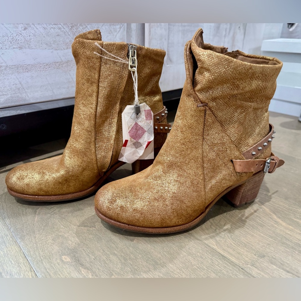 A.S.98 Gold Ankle Boots with Studded Strap 38 metallic new with tags